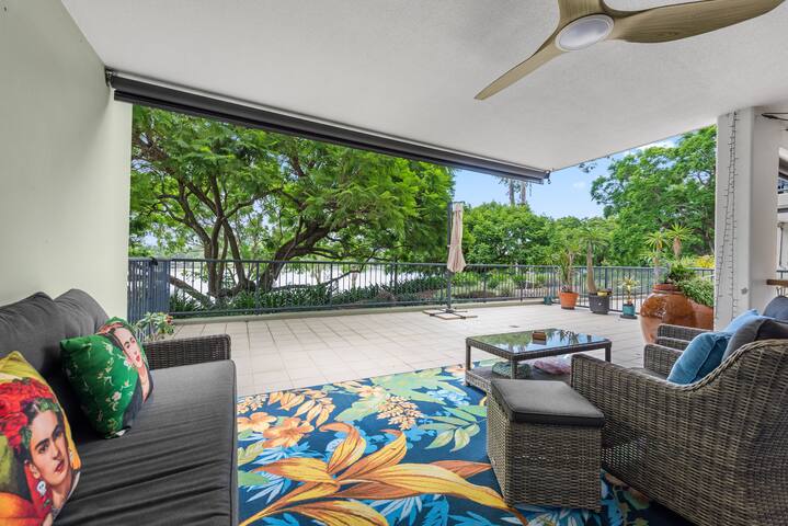 Luxury Riverfront! 2Bed/2Bath/2Car ~ West End gallery image 2