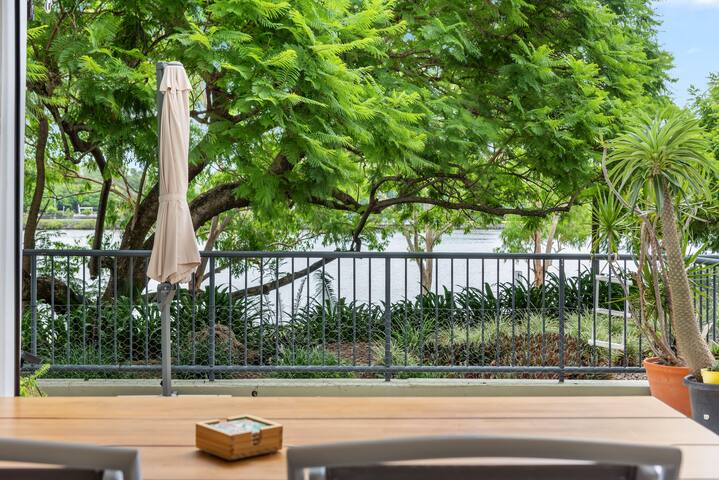 Luxury Riverfront! 2Bed/2Bath/2Car ~ West End gallery image 3