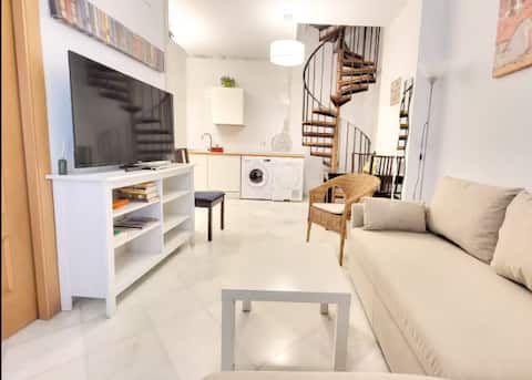 Airbnb con mejor rendimiento: Cozy Duplex – Steps to Cathedral, Fully Equipped! en El Arenal