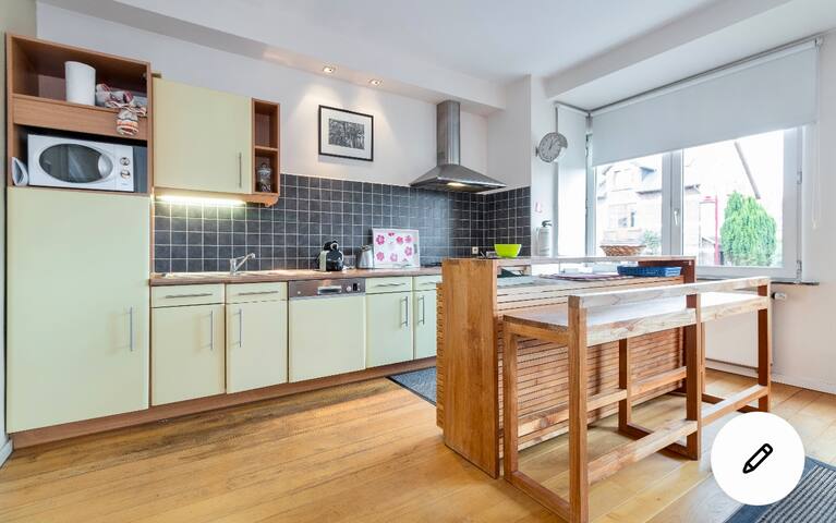 Brussels Relax -3 New Baths-Pkg- Perfect for Group gallery image 2