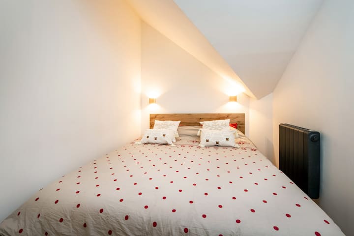 Sehemu ya mzazi iliyo na kitanda cha sentimita 160

Velux ya dari