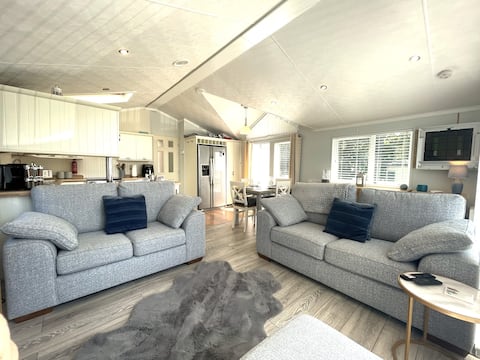 2 Bed Lodge, Sleeps 4, Dog-Friendly