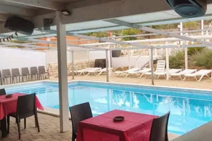 Villa con piscina anche inverno gallery image 5