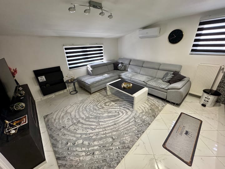 Modern 2bdr Apartment W/free Parking In Old Town - Sarajevo