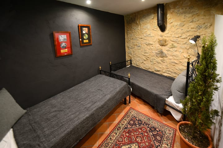 საძინებელი 1