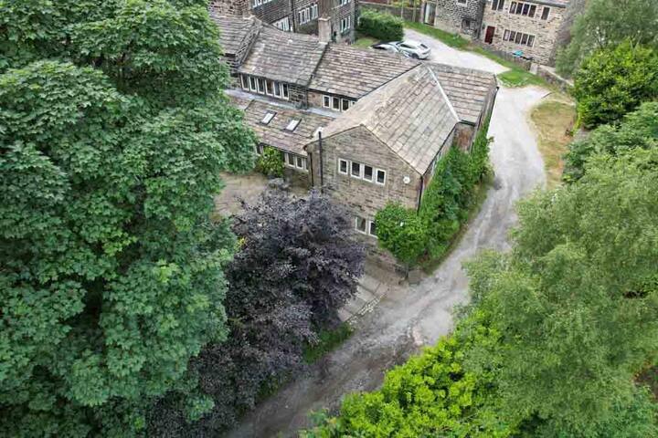 High Barn Cottage, Uppermill