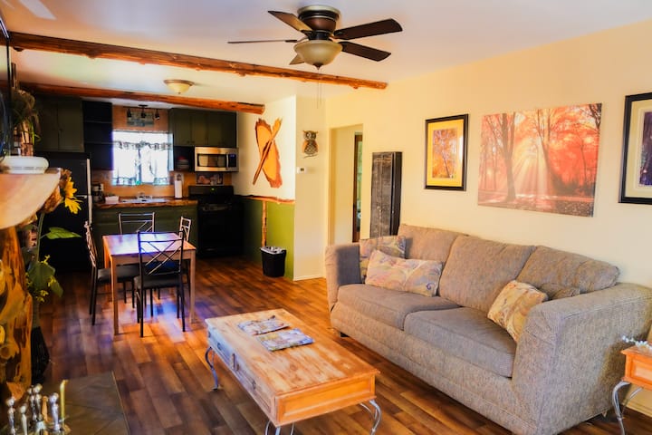 Cabin: Lazy Owl - Crestline, CA