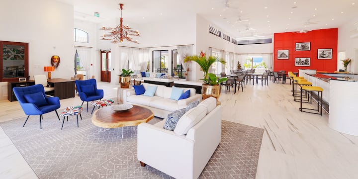 Stylish Two Bedroom Apartment With Pool Access - Barbados