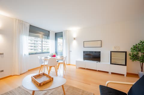 Anuncio de Airbnb popular: Apartment in Central Barcelona and beach with pool en Diagonal Mar I El Front Marítim Del Poblenou