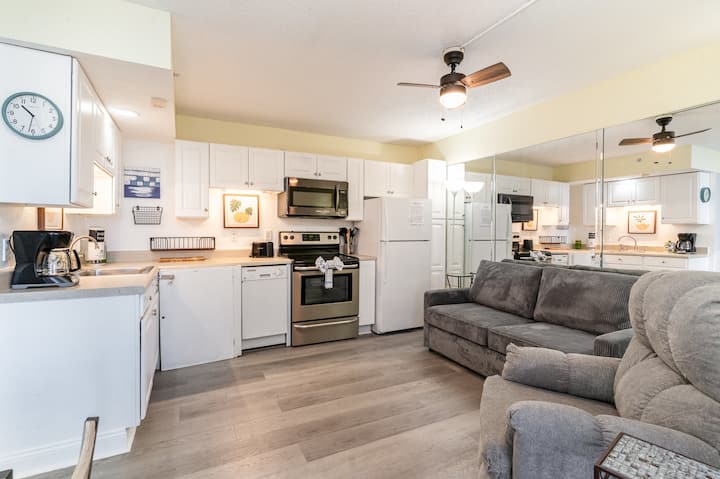 Luxury Beachfront Resort Condo - North Myrtle Beach, SC