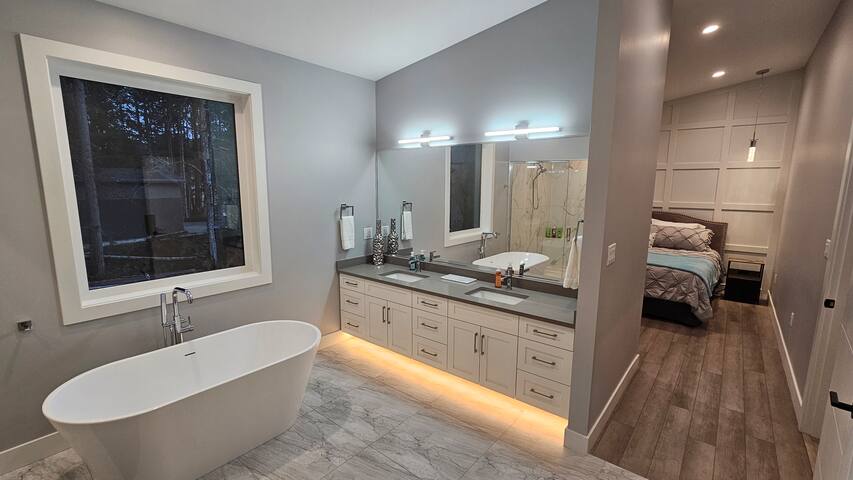 Country Living Executive 4BR gallery image 4