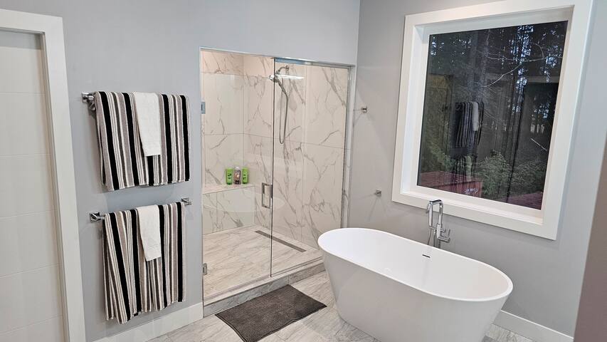 Country Living Executive 4BR gallery image 5