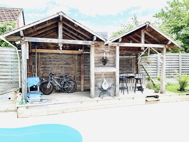 Entire home with 5 bedrooms in Chartres - Logement RDC entier avec piscine & spa, Chartres