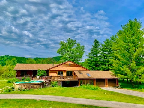 Village Creek Lodge 6 BR w/ Pool & Hot Tub