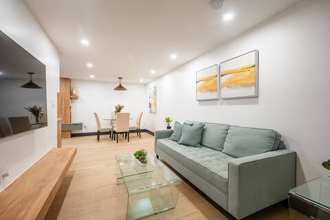 Top performing Airbnb: Tranquil 2bedroom basement in charming Mississauga in Lakeview