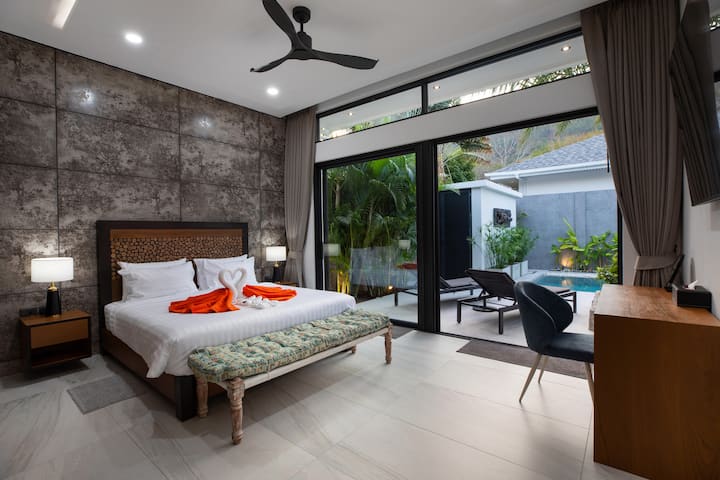 Room with private bathroom , office, fan, mosquitos net open on pool area. 