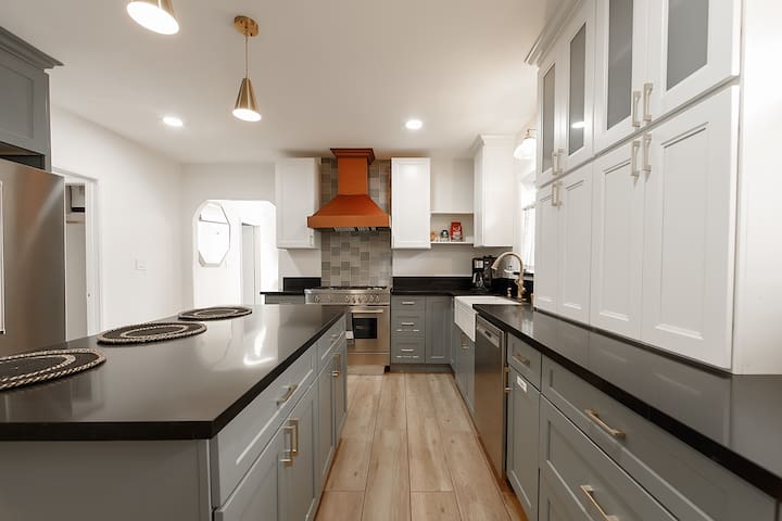 Highland Park Home near York BL