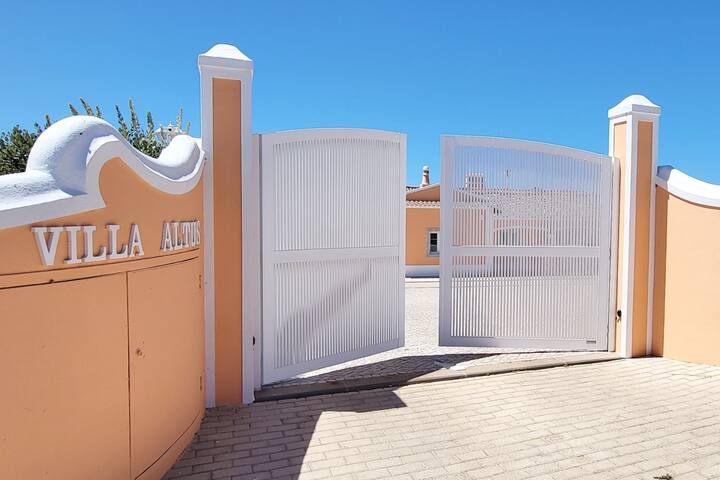 VILLA ALTUS Luxurious villa 15 min from Ericeira gallery image 3