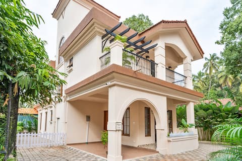 Mojza Villa by Limestays