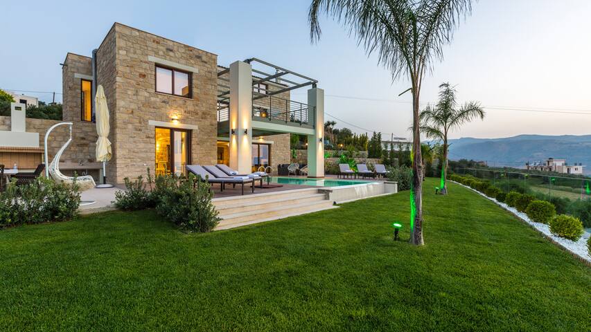 Villa Emilia | Heated* pool, seaview, next to town gallery image 3