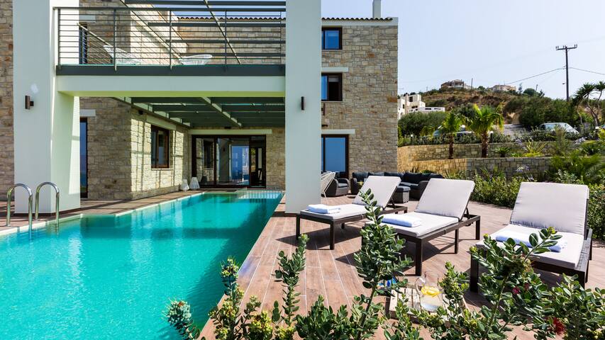 Villa Emilia | Heated* pool, seaview, next to town gallery image 4