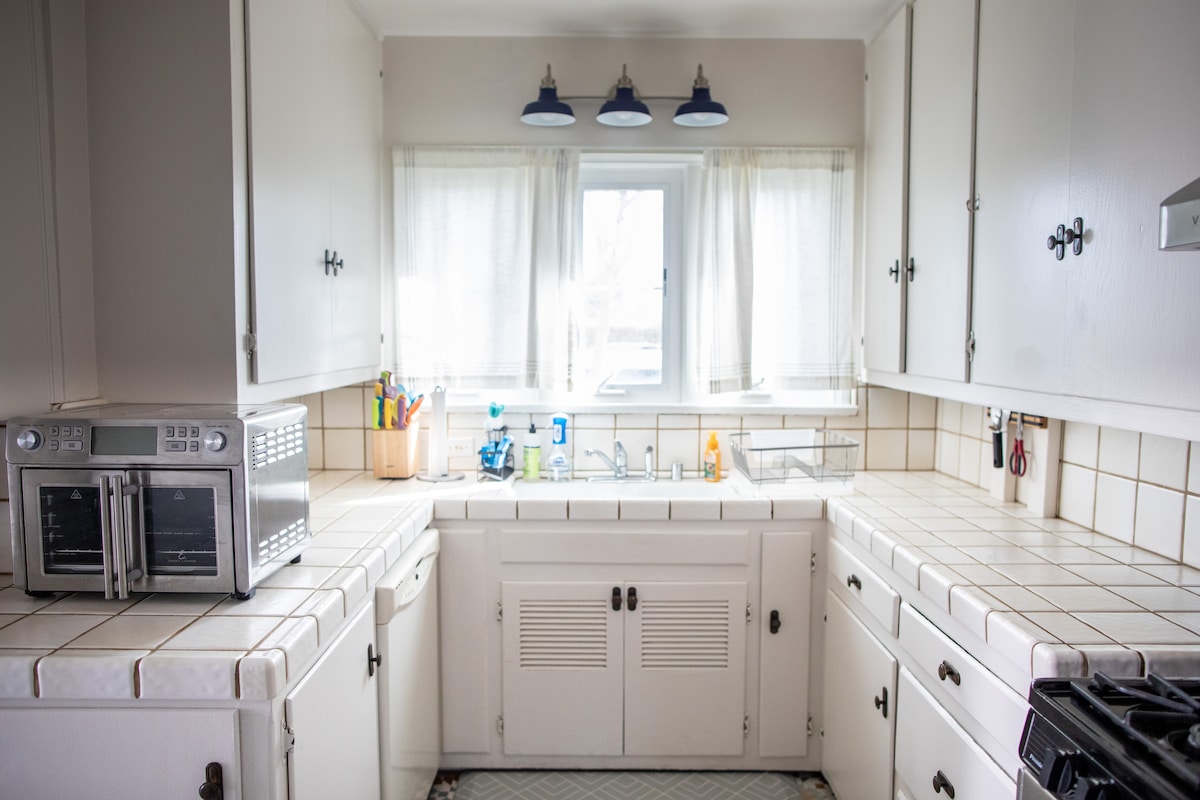 Top Airbnb: Downtown | Near Hospital + Park | Family Friendly in Bakersfield