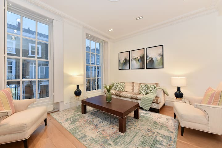 Stunning Knightsbridge 2 Bedroom 2 Bath £2m Duplex