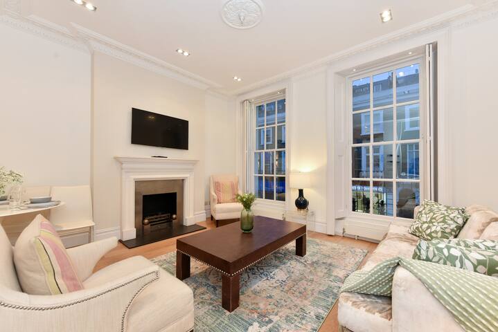 Stunning Knightsbridge 2 Bedroom 2 Bath £2m Duplex gallery image 2