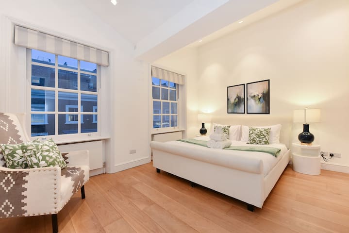 Stunning Knightsbridge 2 Bedroom 2 Bath £2m Duplex gallery image 5
