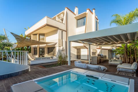 Golden Luxe, Dream Villa with Sauna & Jacuzzi