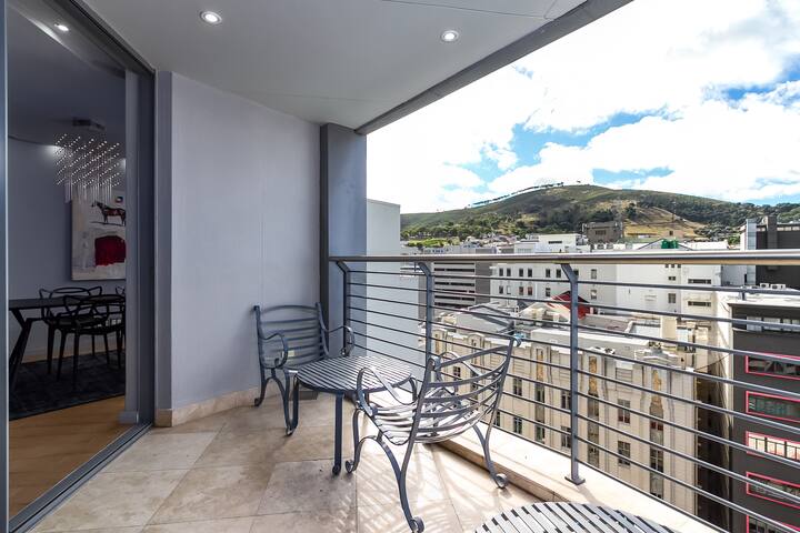 Art Apartment II gallery image 4