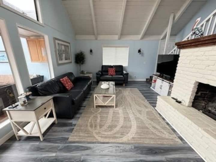 The Dock House, Pet's Welcome! - Lincoln City, OR