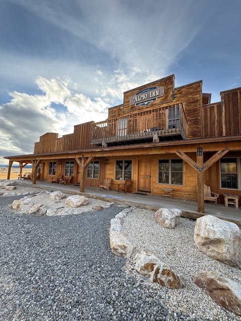 Almo Inn - Suite 1 "Dodge City"