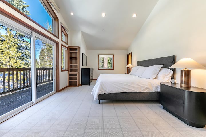 Chambre principale avec une vue magnifique sur la forêt