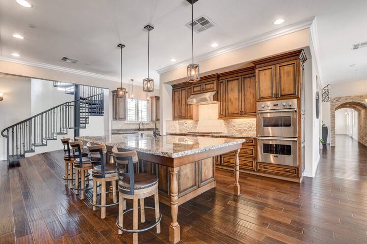 The Castle-Pool/Spa/Billiard gallery image 5