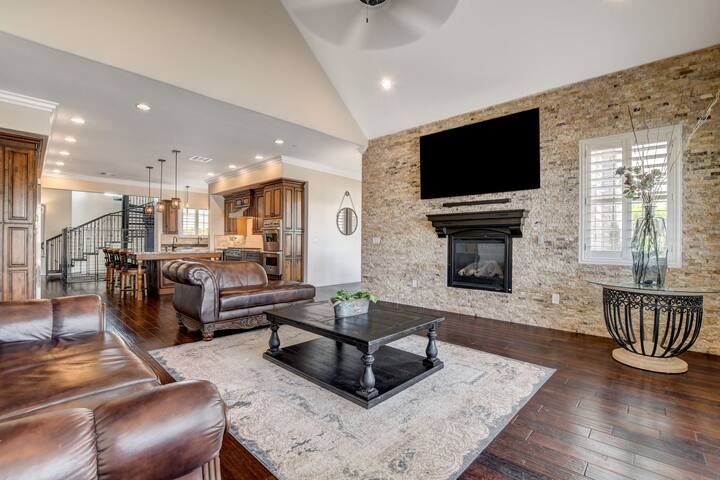 The Castle-Pool/Spa/Billiard gallery image 2