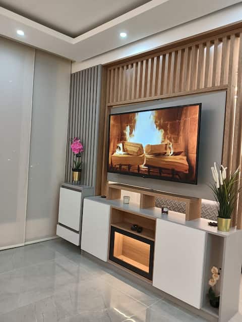 Top Airbnb: Luxury new apartment with stunning city views in El Refugio