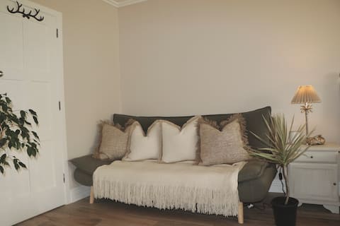 Successful Airbnb property: Luxury guestsuite, private garden, parking,kitchen in Auckland