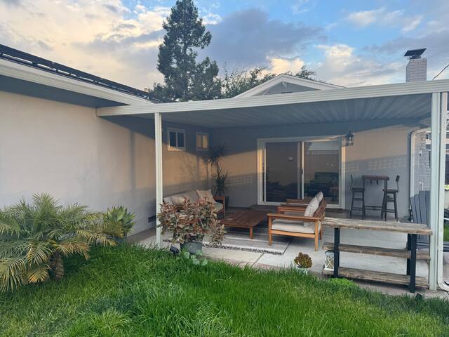 Luxury Cozy House with High End Furnitures gallery image 5