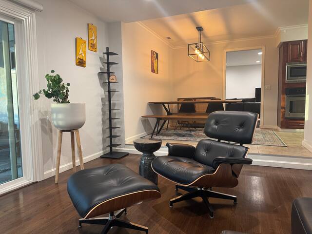 Luxury Cozy House with High End Furnitures gallery image 3