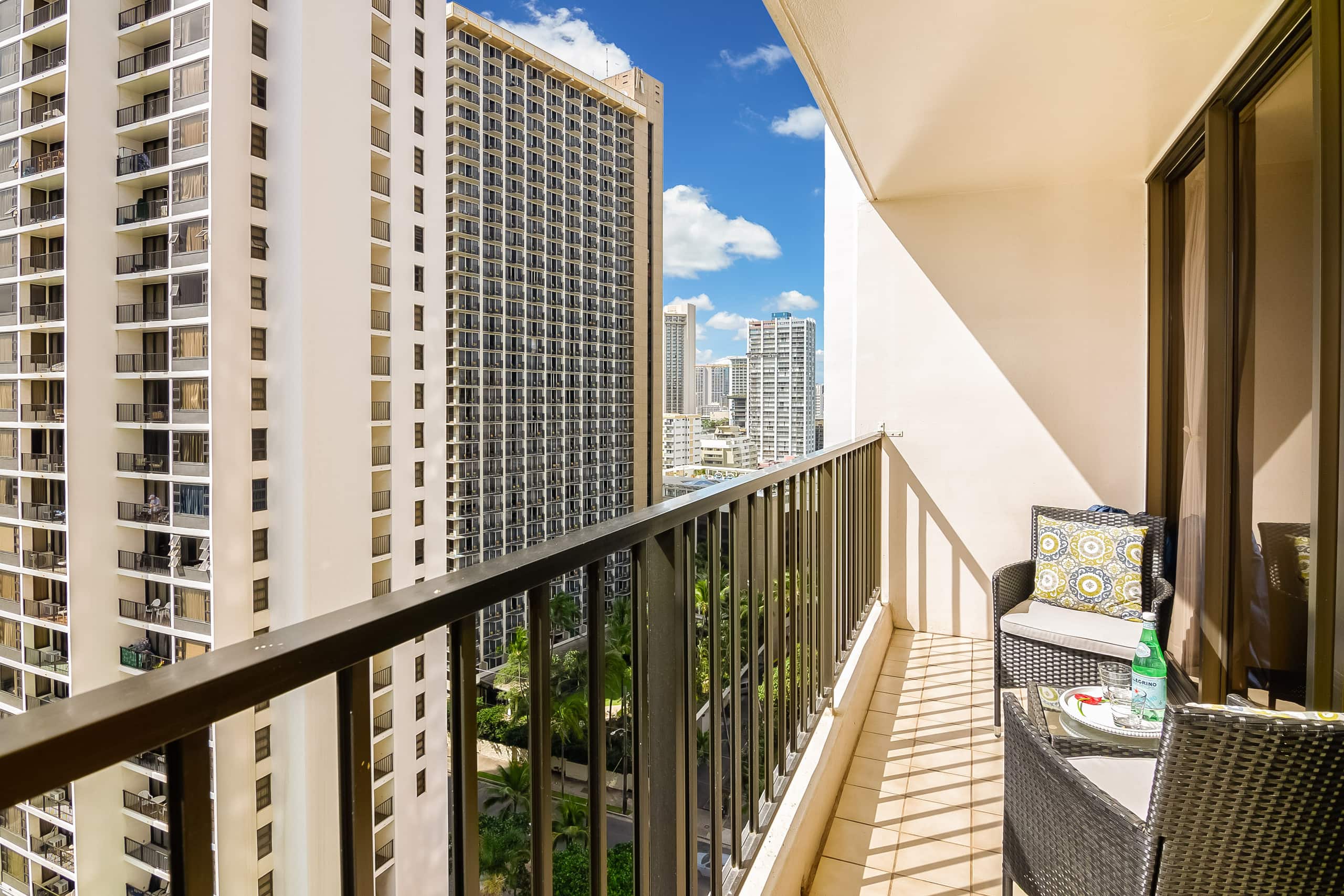 Ocean-view condo steps from Waikiki Beach - Image 48