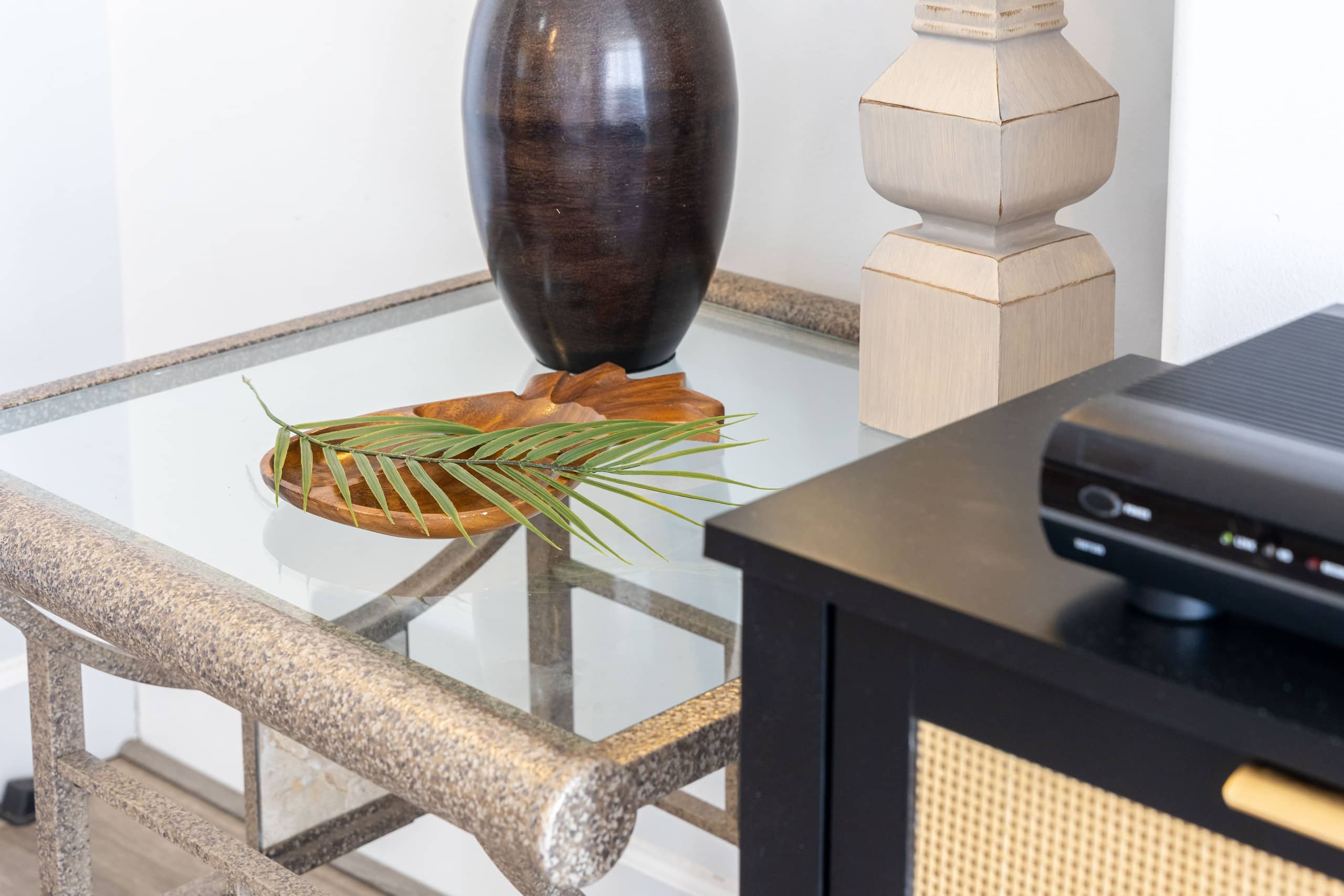 Ocean-view condo steps from Waikiki Beach - Image 13