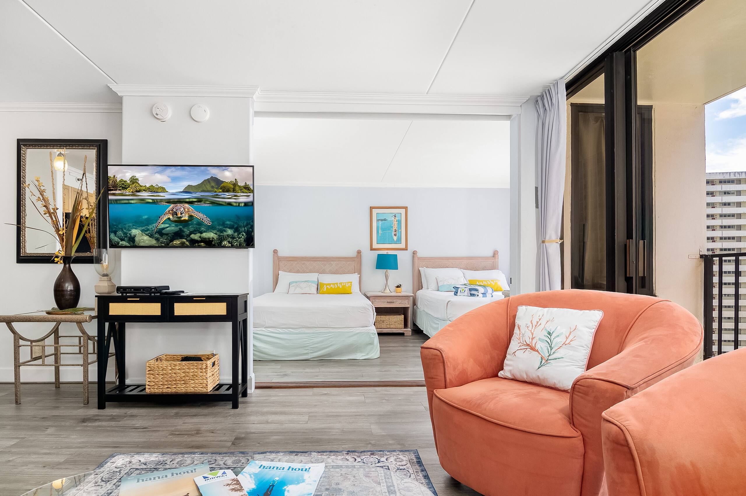 Ocean-view condo steps from Waikiki Beach - Image 10