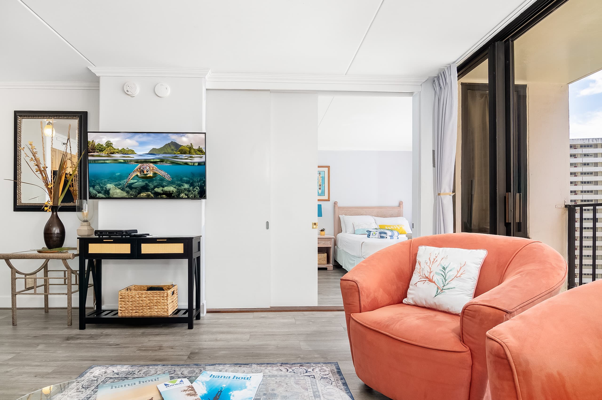 Ocean-view condo steps from Waikiki Beach - Image 7