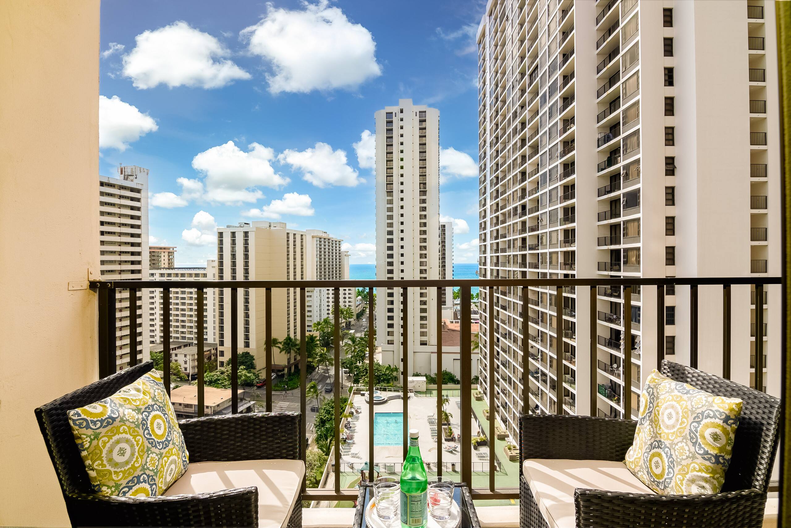 Ocean-view condo steps from Waikiki Beach - Image 47