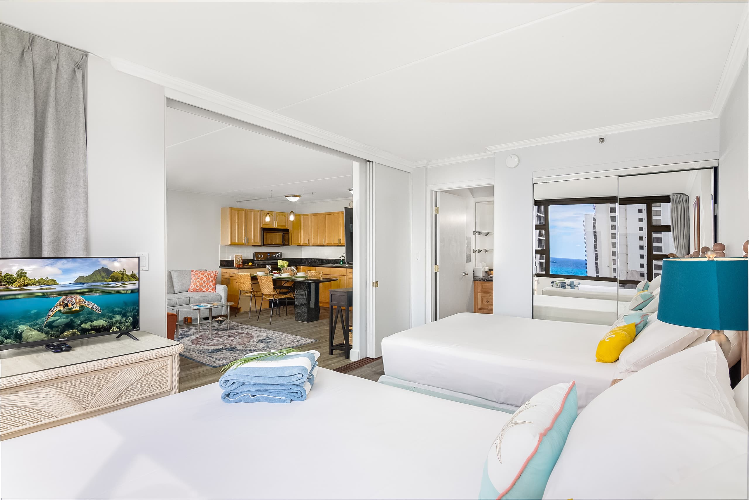 Ocean-view condo steps from Waikiki Beach - Image 31