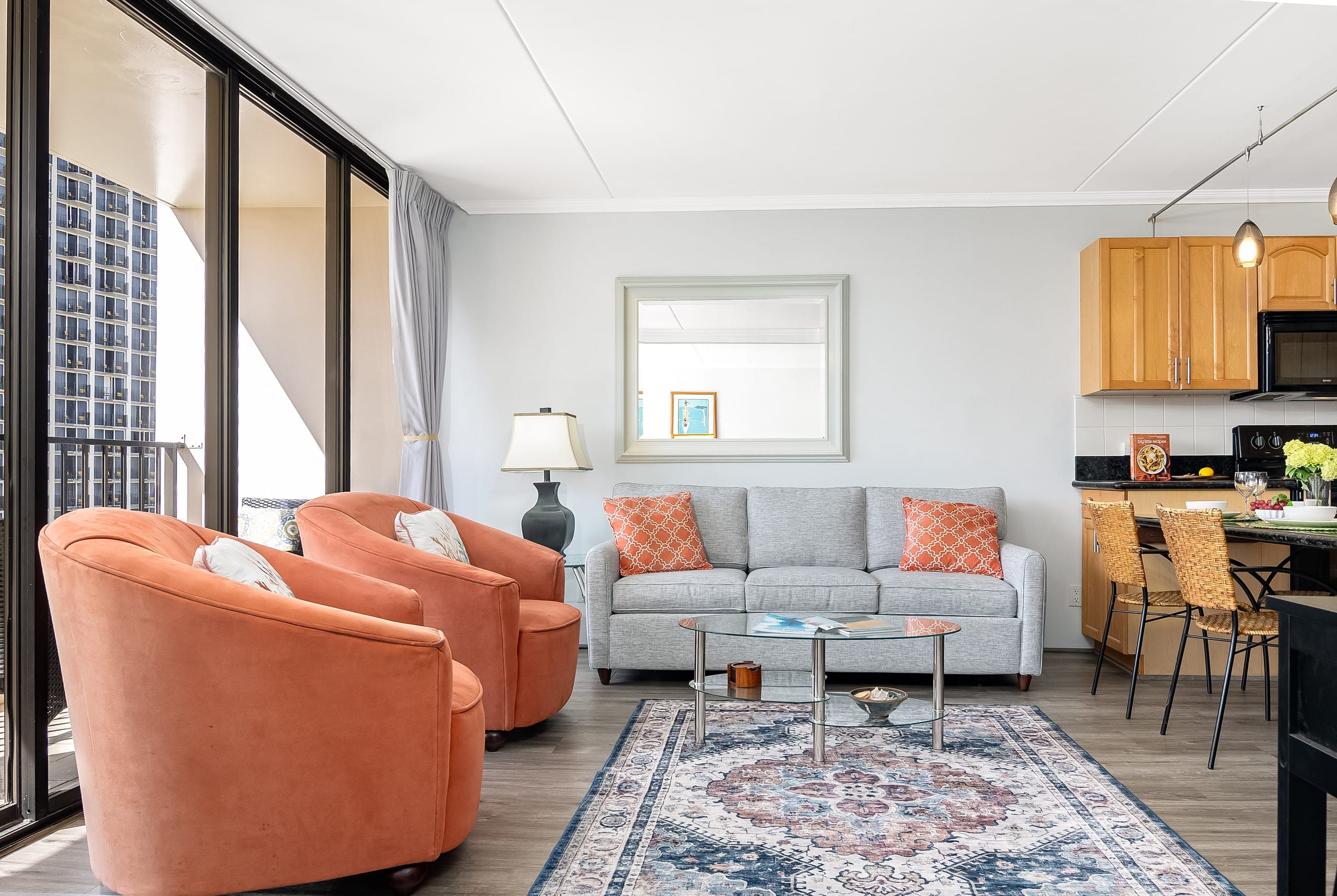 Ocean-view condo steps from Waikiki Beach - Image 6