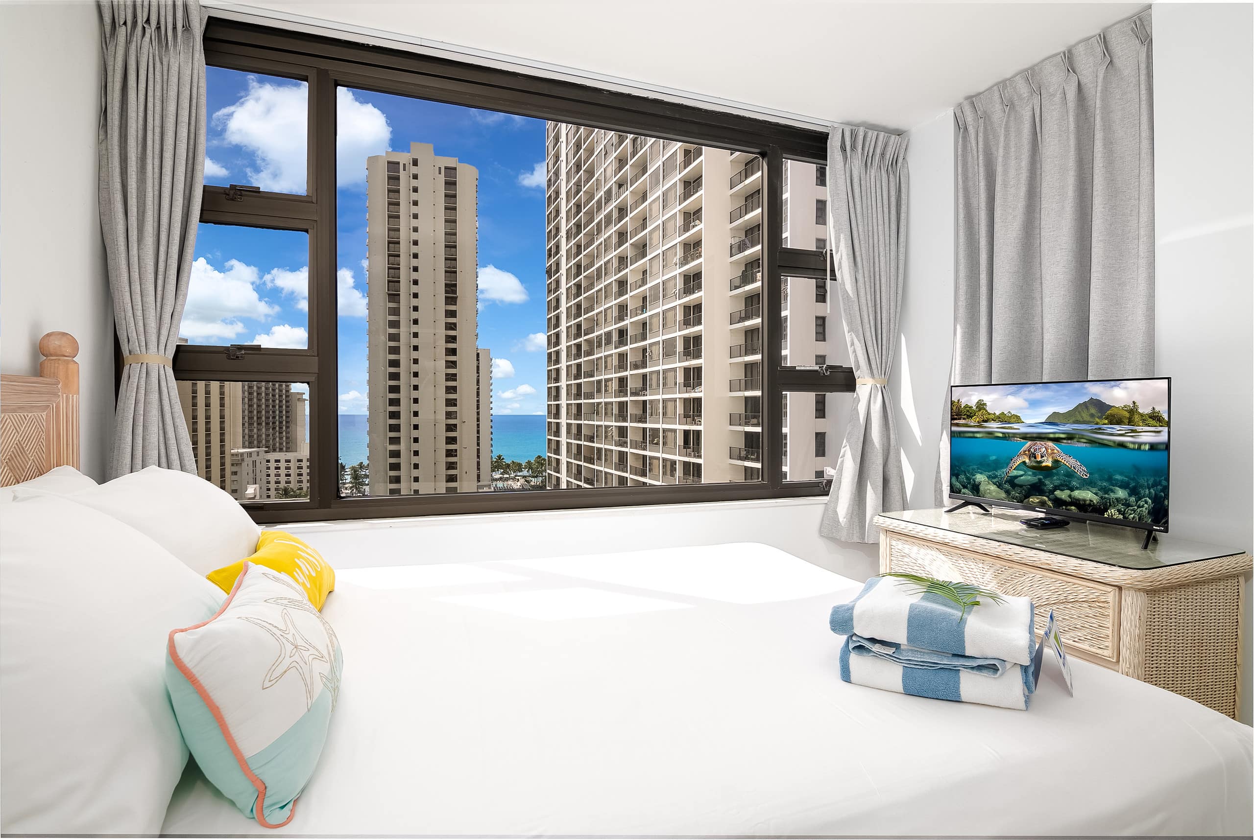 Ocean-view condo steps from Waikiki Beach - Image 33