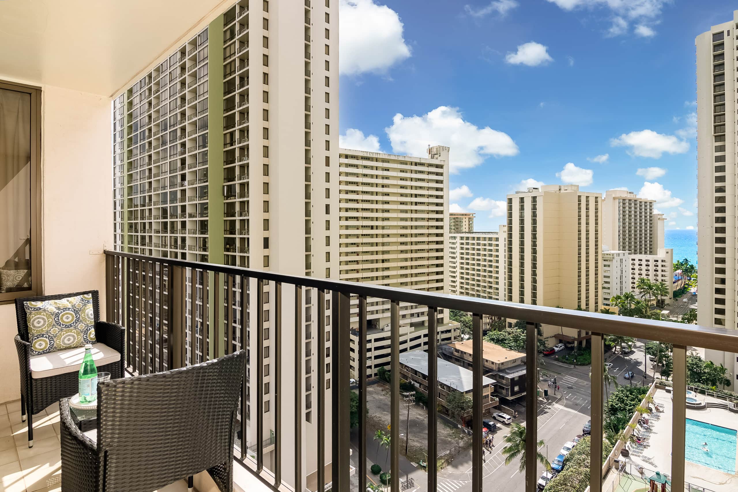 Ocean-view condo steps from Waikiki Beach - Image 49