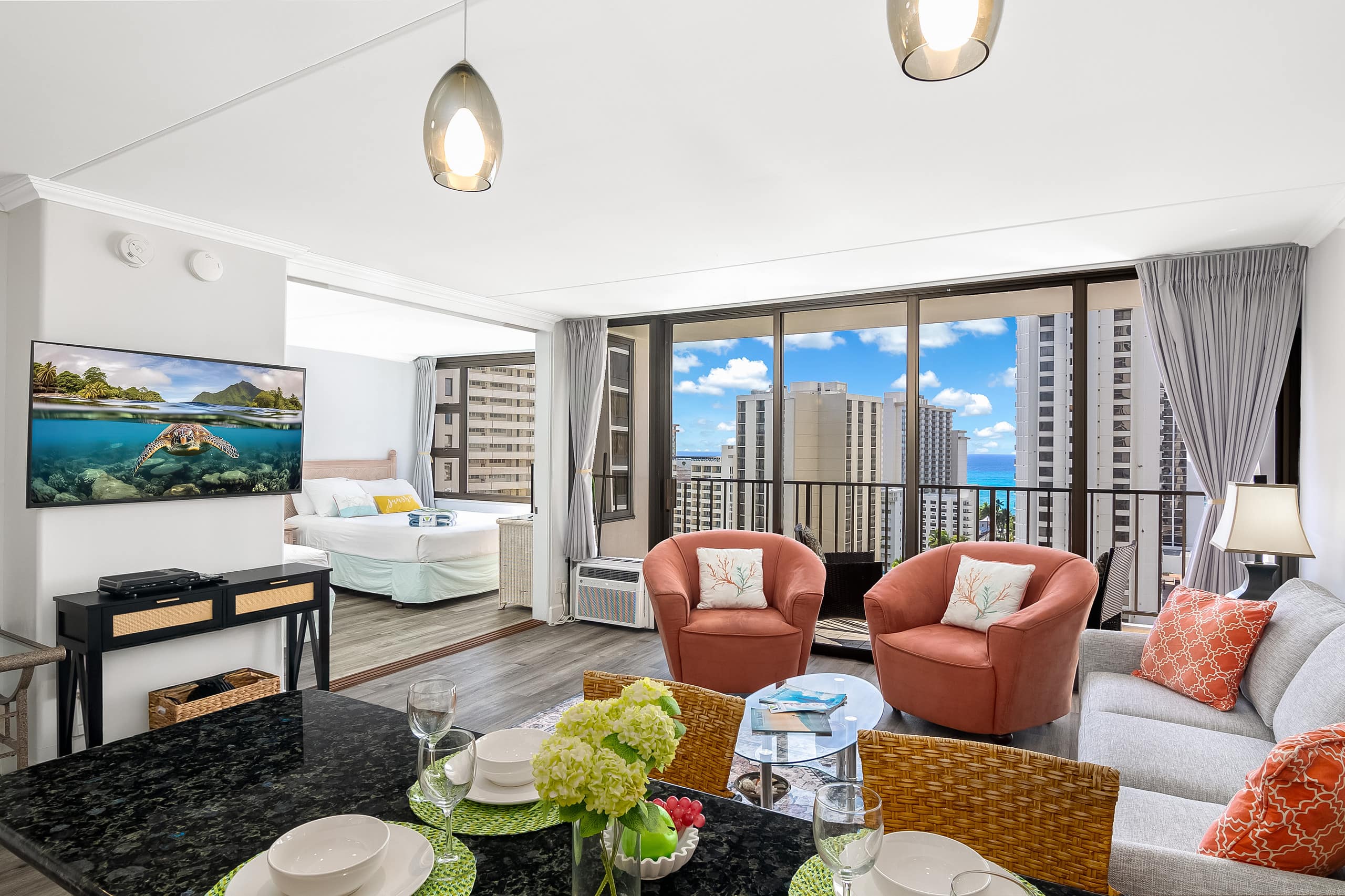 Ocean-view condo steps from Waikiki Beach - Image 2